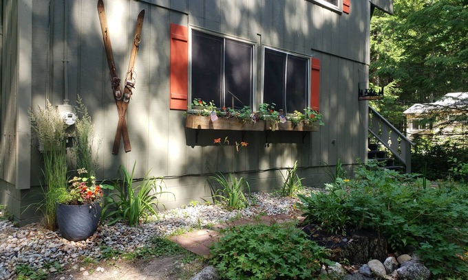 Bridgton House | Hidden Haven at Moose Pond by Shawnee Peak in Knights Hill.