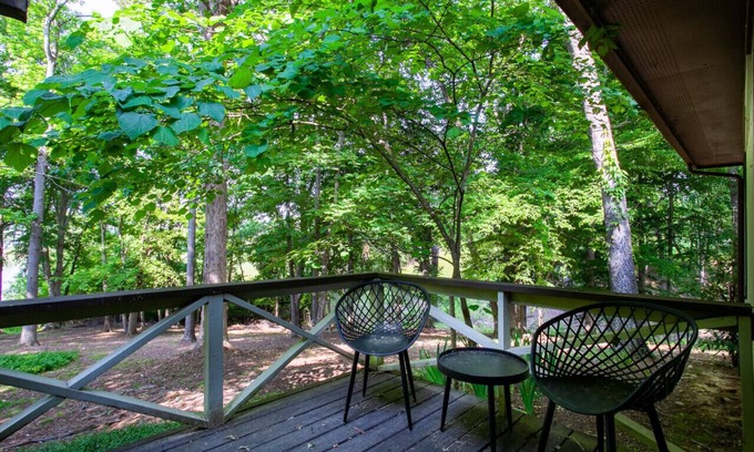 Baneberry House | Hidden Lake Retreat - Lake View/Access & Fire Pit!