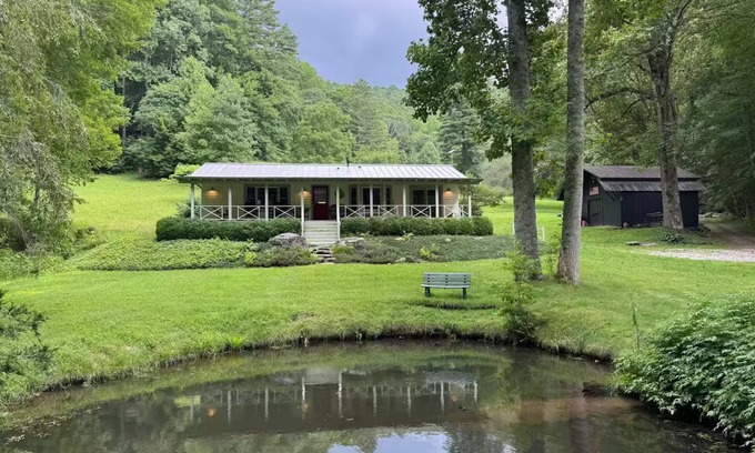 Franklin House | Hidden Meadow Mountain Cottage w/Farm Animals