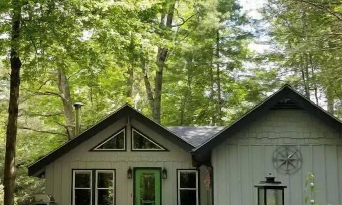 Newland Cottage | Hidden Nest in Linville Landharbor. Only minutes from Grandfather Mountains