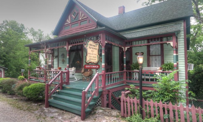 Eureka Springs Historic District Bed & Breakfast | Hidden Springs Bed and Breakfast