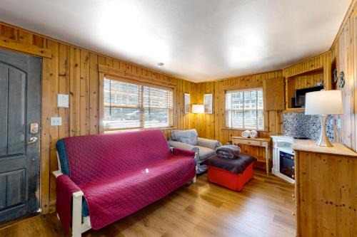 Downtown Cannon Beach House | Hidden Villa Cottage #1 - The Nautical Cottage