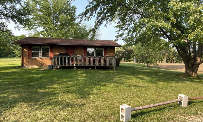 Columbia House | HIDE AWAY RETREAT - RATHBUN LAKE IS 300+/- YARDS AWAY. FISH, HUNT, RELAX.