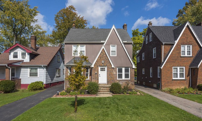 Cleveland House | Hideaway in the Heights!