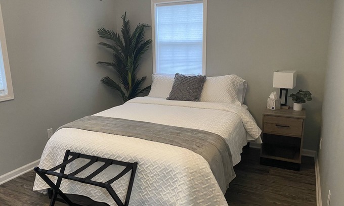 Taylorville Apartment | Hideaway-minutes from Downtown Taylorville