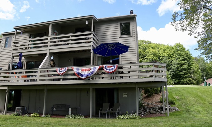Harbor Springs Condo | Hideaway Valley #19 - Close to Golf + Skiing - Sleeps 8!