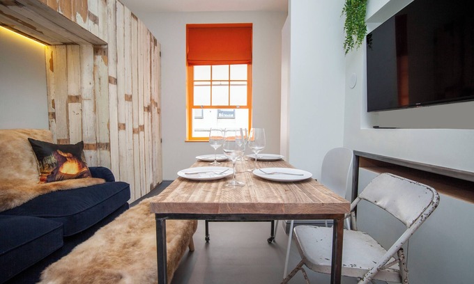 Bristol Old City Apartment | Higgihaus 26 Clare Street Aparthotel
