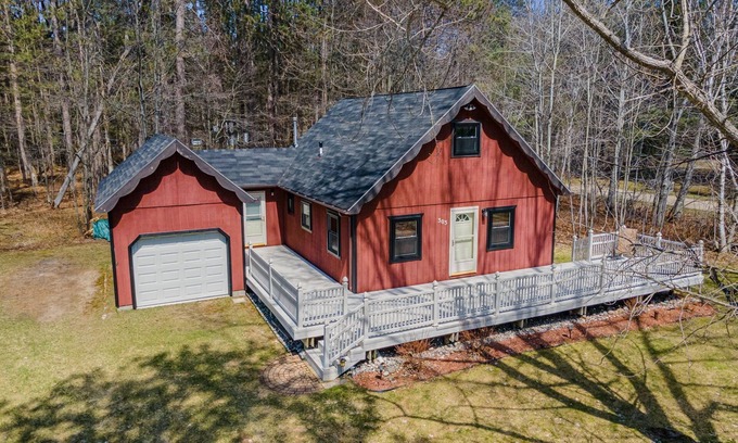 Higgins Lake Ski Chalet | Higgins Haven - A cozy 2 bedroom cottage with loft