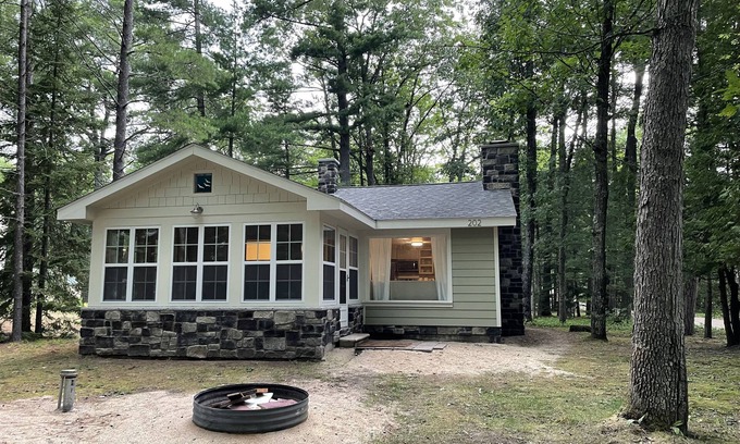 Higgins Lake House | Higgins Lake Cottage Offers Classic "Up North" Experience