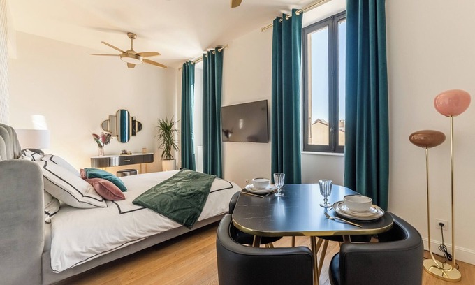 Convention Apartment | High-class apartment near the Halles de Narbonne -Local bike -Autonomous arrival
