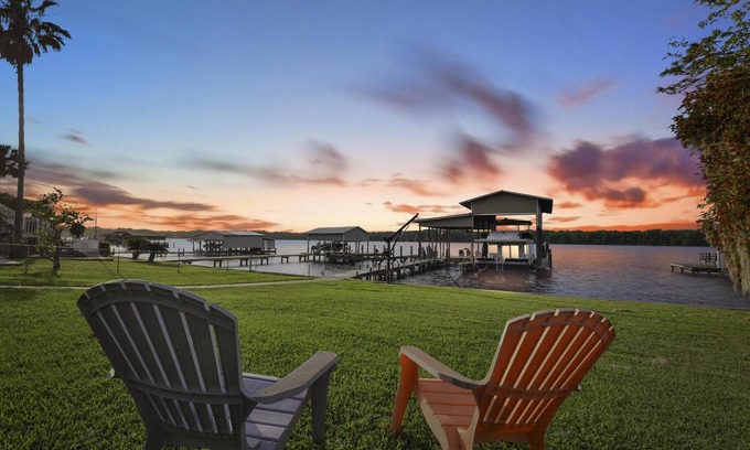 Welaka House | 🔥High Demand🔥WATERFRONT OASIS home w/Large, Private dock-Beautiful river views