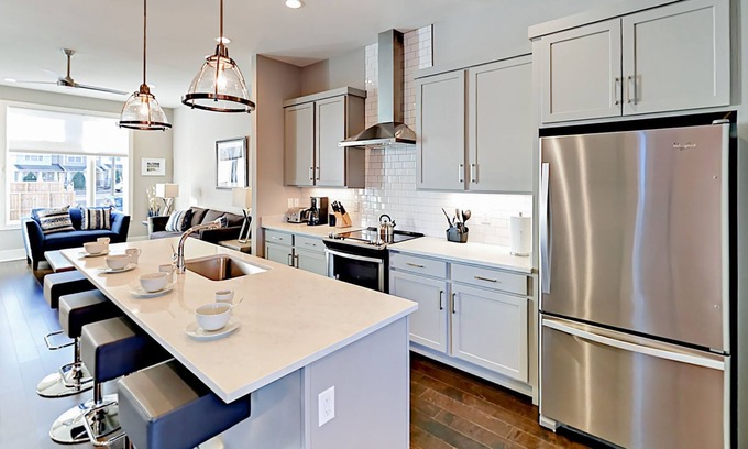 Historic Waverly House | High-End 12 South Townhouse w/ Rooftop Deck – Near Downtown