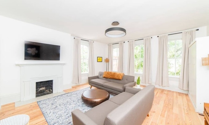 Central Northside House | High End | Luxury Home and Walkable | ★GroupStay★