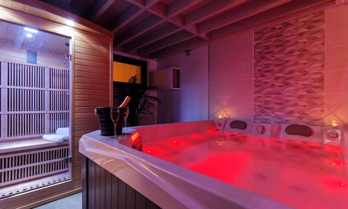 Downtown Le Havre Apartment | High-end Romance Spa loft with Jacuzzi and sauna.