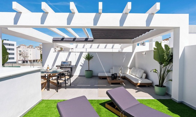 Estepona Apartment | High-End Rooftop Penthouse near City & Beach