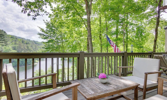 Sapphire House | High-End Sapphire Retreat on Fairfield Lake!
