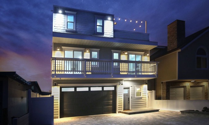 Silver Strand House | HIGH-END - Steps to the Sand - Beach House - Arcade - Rooftop Deck