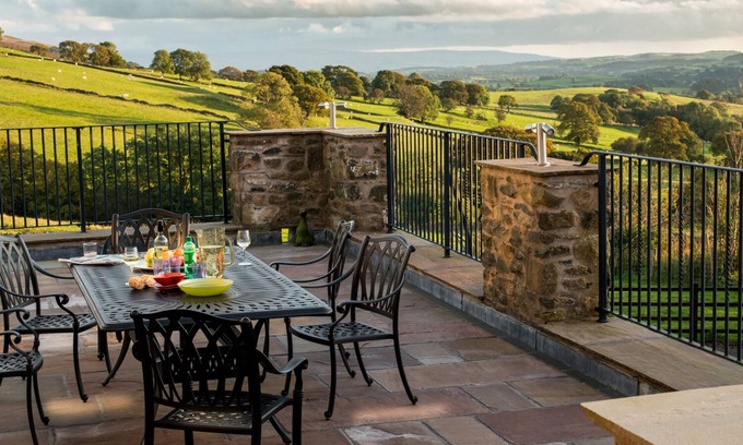 Bretherdale House | HIGH FELLSIDE HALL, family friendly, with pool in Sedbergh