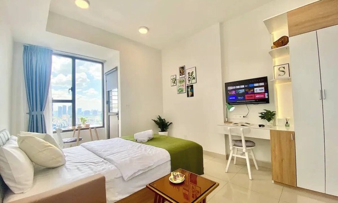 Bach Dang Riverside House | High-floor Corner Studio Free Pool Gym@ RiverGatenn
