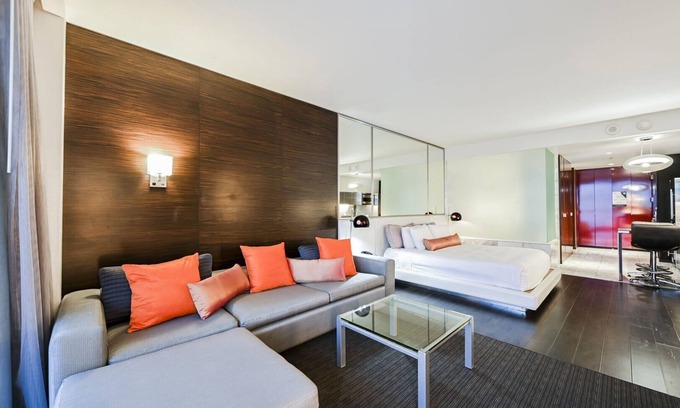 Las Vegas Apartment | High Floor Studio Strip View | at Palms Place
