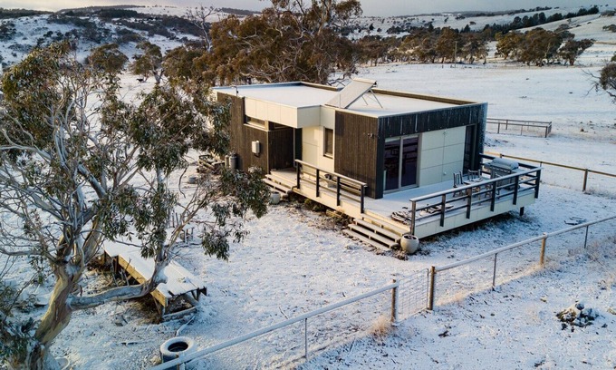 Jindabyne Cottage | High Ground Estate Farmstay - ECO Pet Family Friendly - 10 Mins From Town