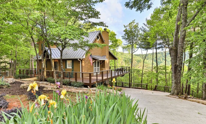Walnut Mountain Cabin | High Hopes - Stunning Mountain Views - Beautiful Interior, Completely Remodeled