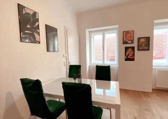 Innere Stadt Apartment | High in Vienna at Stephansplatz