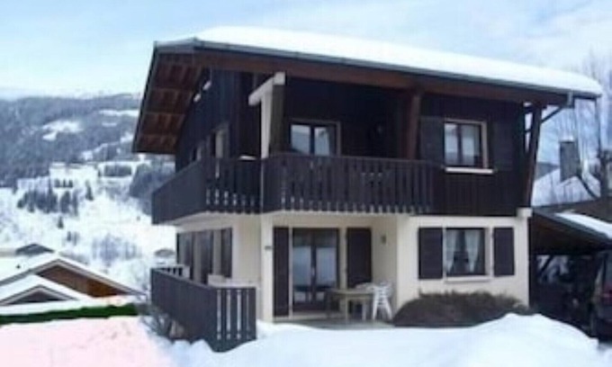 Les Gets Apartment | High quality apartment very close to ski slopes with stunning views