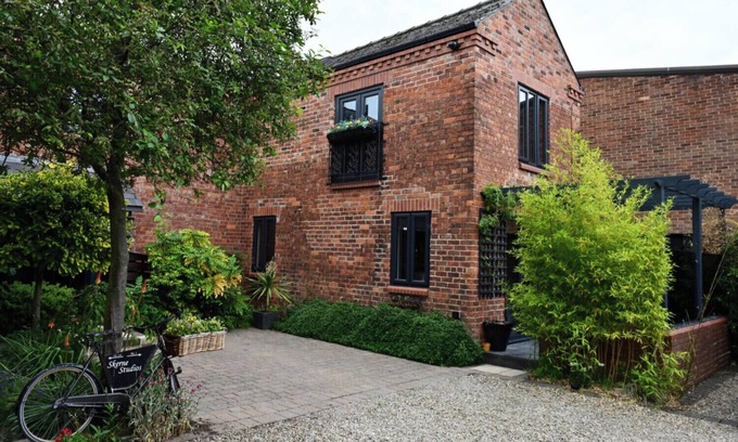 Darlington House | High Quality Fully Equipped Private Detached Luxury Home With River Views
