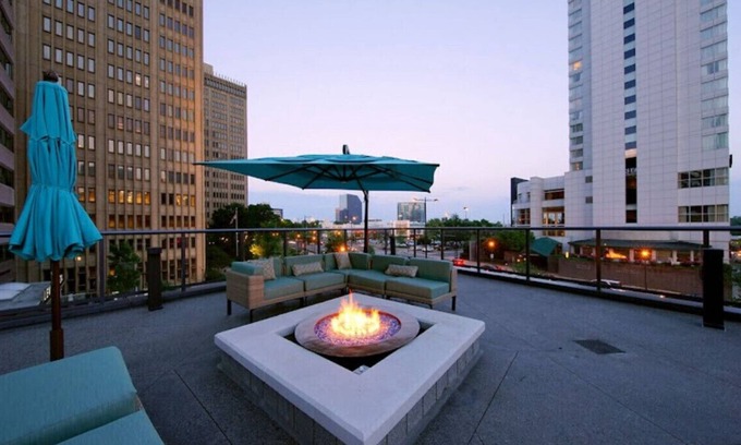 North Buckhead Apartment | High rise 1-bedroom apartment in welcoming Atlanta with pool, gym, and moren