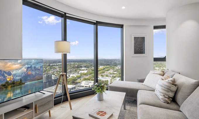 Box Hill Apartment | High-Rise 3-Bed Apartment with Premium Amenities
