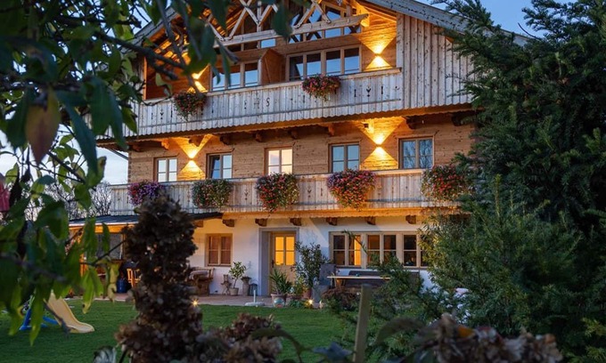 Gaißach Apartment | High seat - Schmickhof