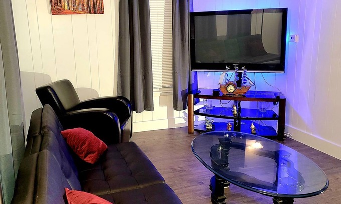 Lansing Apartment | High-Tech nearby Sparrow, Lugnuts & Capital
