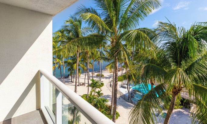 Islamorada Hotel | High Tides and Good Vibes! 2 Relaxing Units, Pet-friendly Property, Pool