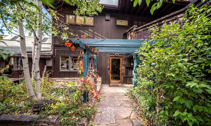 Evergreen Bed & Breakfast | Highland Haven Creekside Inn