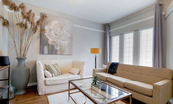 Highland Square Apartment | Highland Sq Hideaway Apt with 2 queen beds in great location