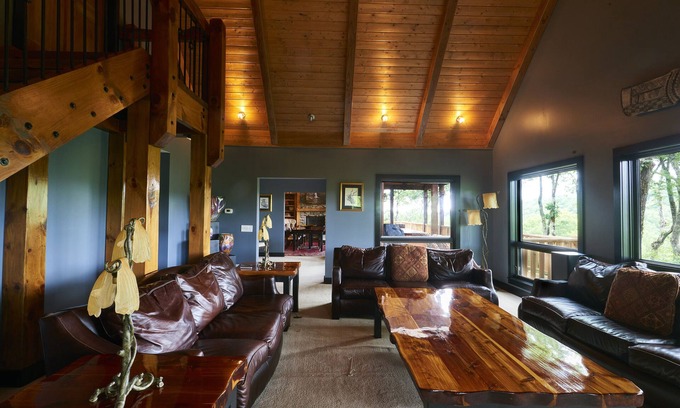 Highlands House | Highlands Hideaway 5 minutes to downtown