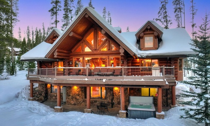 The Highlands House | Highlands Treehouse with Shuffleboard & Private Hot Tub! Golf Course and Mountain Views!
