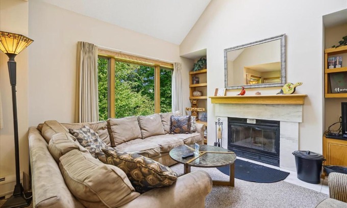 Central Vermont- Killington House | Highridge J5B Spectacular 1 Bedroom Escape with fireplace, sauna & resort amenities