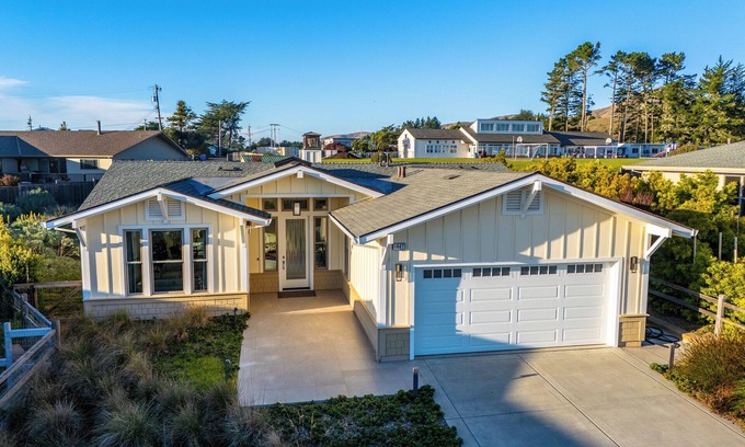 Bodega Bay House | HighTide Haven-Stylish & NEW Family Beachhome! Heart of Bodega Bay! HtTb/GmRm