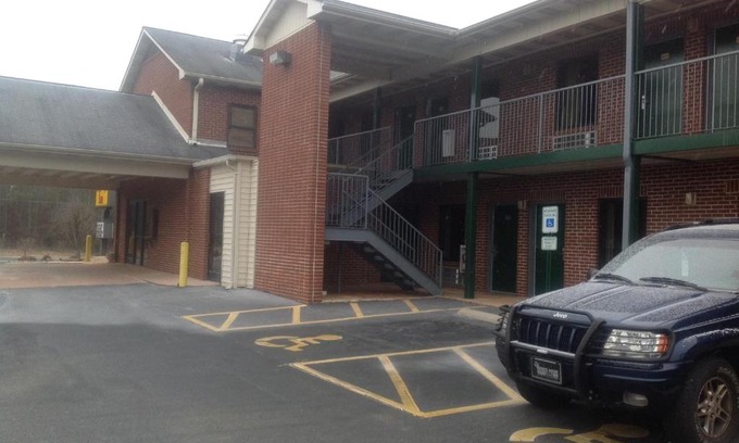 Mocksville Hotel | HighWay Inn