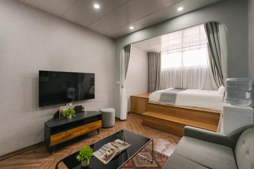 Hang Bac House | HiHome Bellevie Lakeview Escape in Hanoi OldQuarter