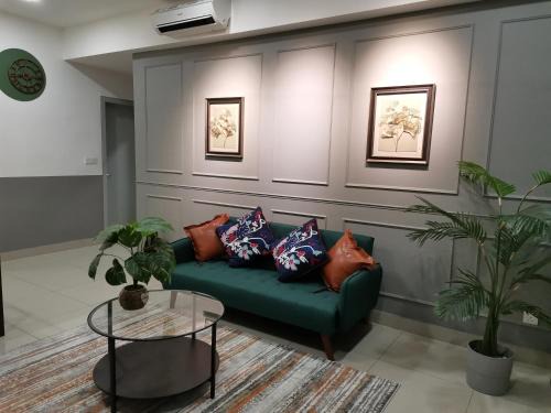 Shah Alam Apartment | HIJAU Geniehome 2BR1studio Free 99mbps WIFI and Carpark at Utropolis Shah Alam