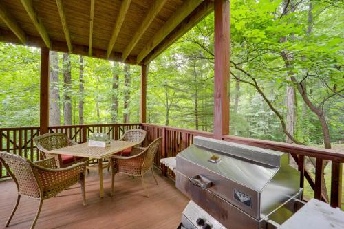 Mountain Air Apartment | Hike On-Site Gem in Burnsville, Near Waterfalls