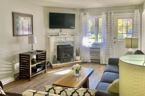 Lincoln Apartment | Hike, Ski, Explore Lincoln Condo with Pool Access