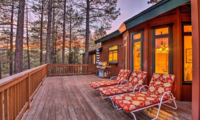 Fox Farm Cabin | Hike, Ski, Fish: Big Bear Lake Lodge w/Deck
