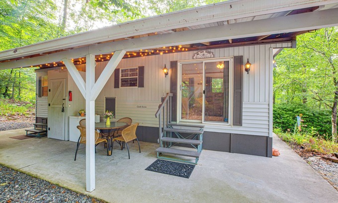 Newland House | Hike, Swim, Ski & More: Pet-Friendly Newland Home!