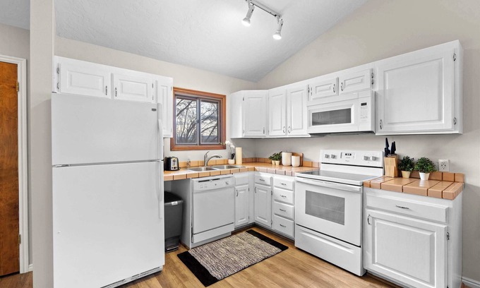 St. George Condo | Hikers Hideaway Cozy Resort Condo w/Pool & More