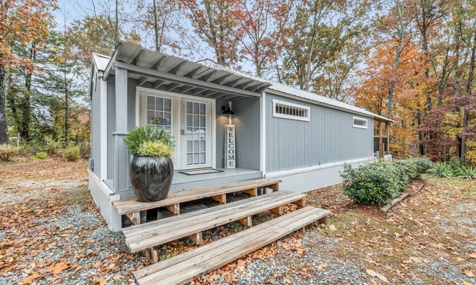 Trenton Cottage | Hiking - Rock Climbing - Mountaintop - Private - Firepit - Chattanooga - Cloudland Canyon -Farmstay