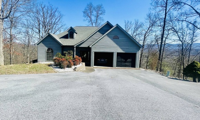 Bristol House | Hiking trails right outside the door. Gourmet Kitchen & Massive Deck